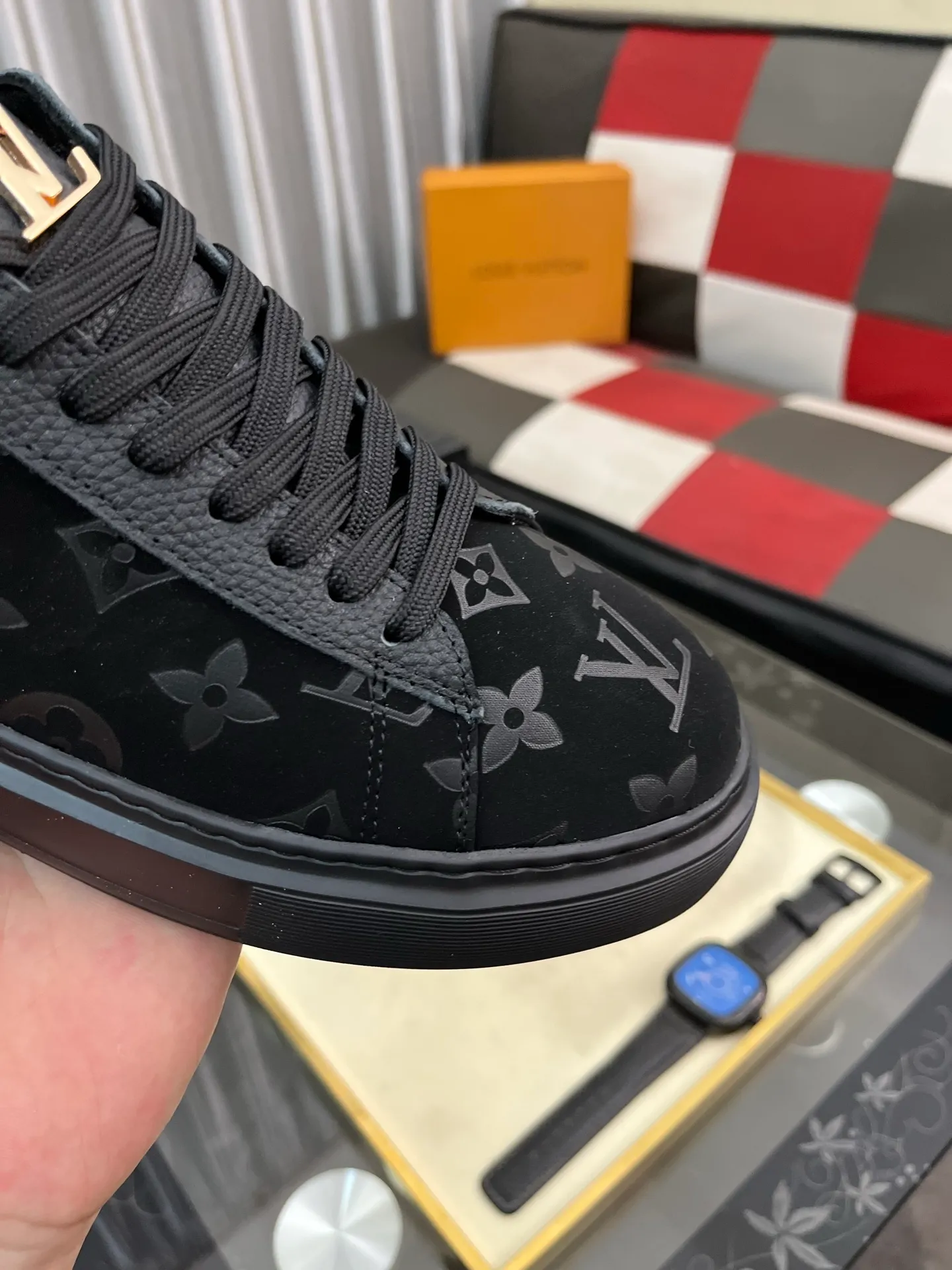 Men's shoes 💰440⌚️⌚️《LV》latest men's casual shoes, genuine leather lining, rubber wear-resistant outsole, fine lines and beautiful strips, not too much decoration, European and American style, comfortable and high-end, code number: 38 to 44 45 can be customized, 3️⃣colors are available